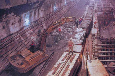 english channel tunnel construction process.